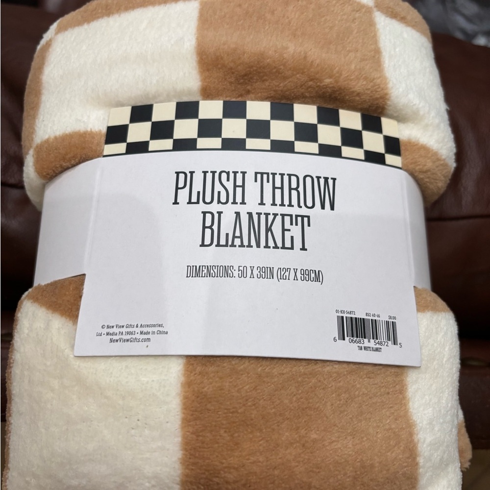 NWT Tan/White Check Plush Blanket 50x39 inches